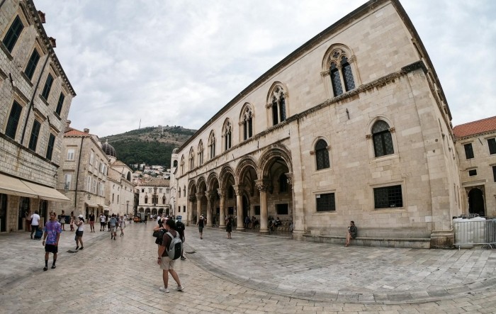 Dubrovnik prepun turista već u svibnju, paprene cijene očito im ne smetaju