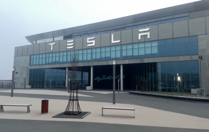 Tesla u Berlinu raskida 400 poslova i 300 vanjskih ugovora