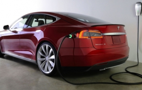Tesla najavljuje kompaktni električni automobil