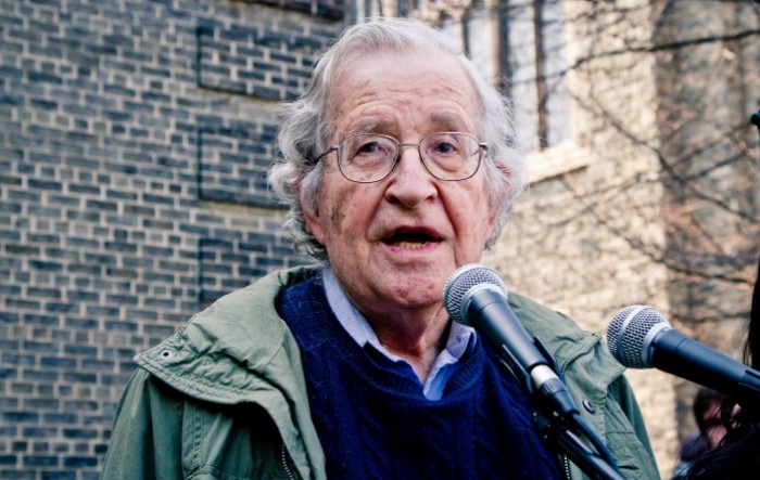 Chomsky nudi malo optimizma