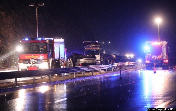 Troje poginulih u stravičnoj nesreći kod izlaza Ravča na autocesti A1