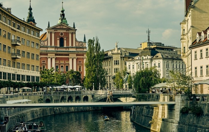 Slovenija zatvara kafiće, restorane i hotele