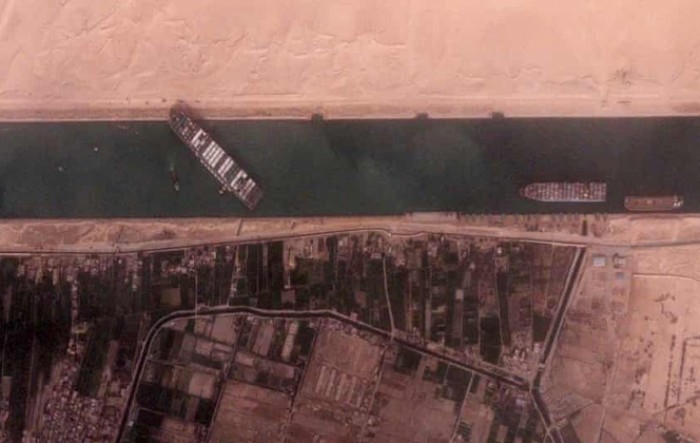 Blokada Sueskog kanala: Profitirat će željeznički i zračni prijevoz