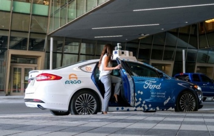 Ford odgodio lansiranje autonomnih taksija