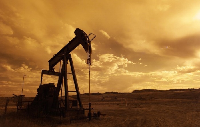 Cijene nafte pale ispod 77 dolara