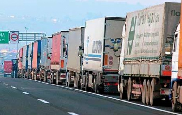 Nekoliko stotina kamiona krenulo iz Hrvatske prema BiH, Srbiji i Mađarskoj