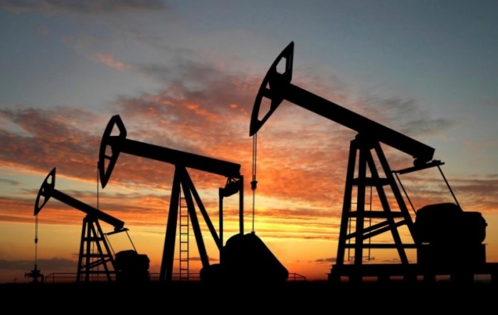 Cijene nafte oslabile, visoke zalihe u SAD-u nadjačale utjecaj slabijeg dolara