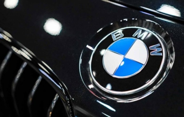 Neto dobit BMW-a pala za četvrtinu u 2020.