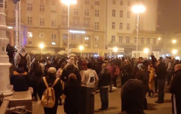 Prosvjed protiv Stožera u Zagrebu: Diže se panika i peru nam mozak