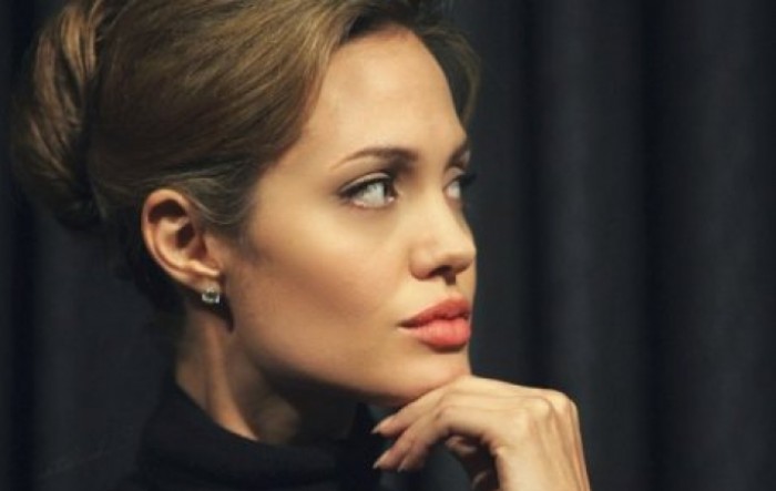 Angelina Jolie radi za BBC programe o koronavirusu za tinejdžere