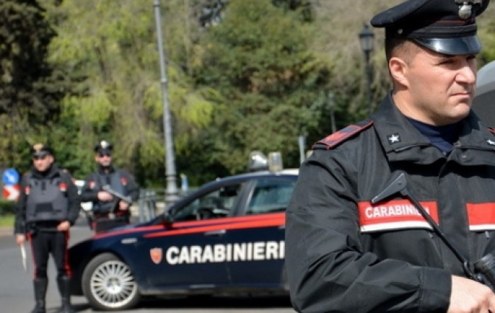Italija: Policija pretresla domove antivaksera koji su planirali nasilje