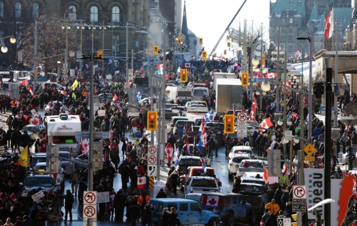 Prosvjed protiv obveznog cijepljenja: Ottawa pod opsadom rijeke kamiona