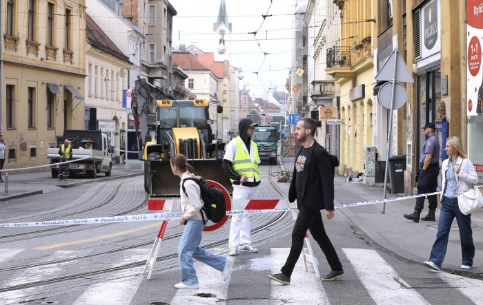 Četvero ozlijeđenih u požaru u Zagrebu, Frankopanskom ne voze tramvaji