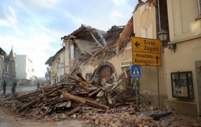 Štete od razornog potresa i u Hrvatskoj Kostajnici i Dvoru