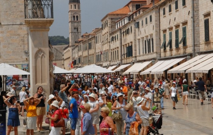 Turisti i dalje stižu u Hrvatsku, nudi im se i besplatan test