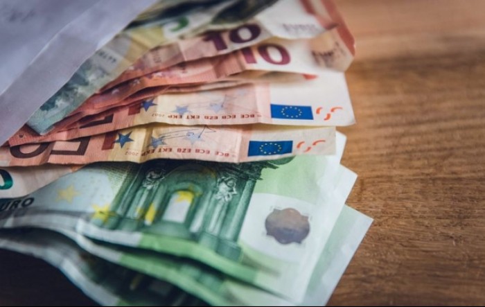 Posljedica uvođenja eura: Snažan pad gotovog novca izvan kreditnih institucija
