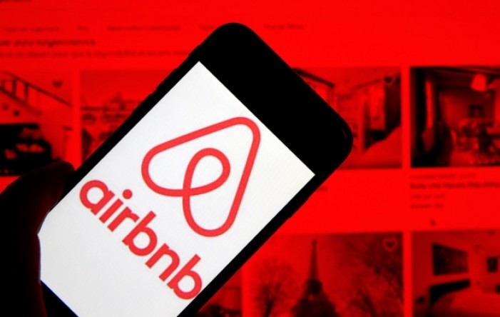 Airbnb zaključio kvartal s dobiti zahvaljujući rezanju troškova