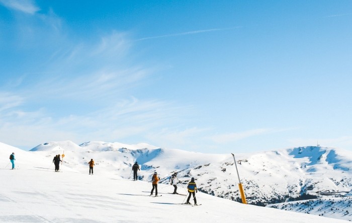 Austrijska skijališta od ponedjeljka zatvaraju žičare, agencije već nude povrat novca