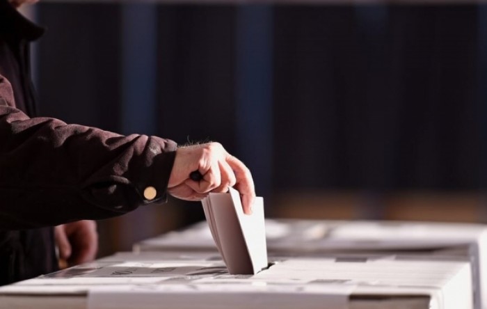 U Sloveniji počelo prijevremeno glasanje pred nedjeljne izbore