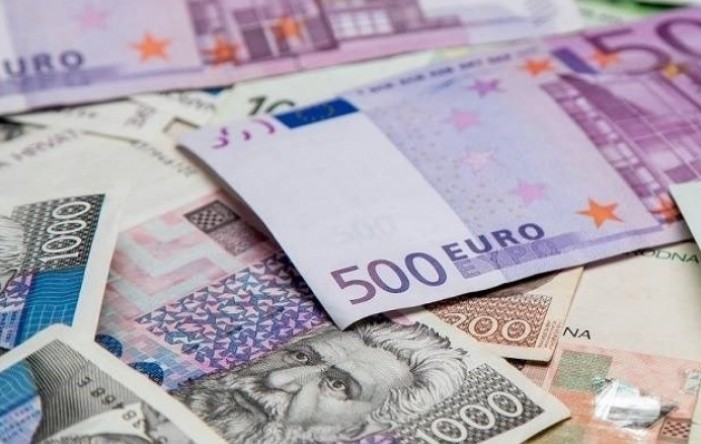 Ususret euru: Snažan pad gotovog novca izvan kreditnih institucija