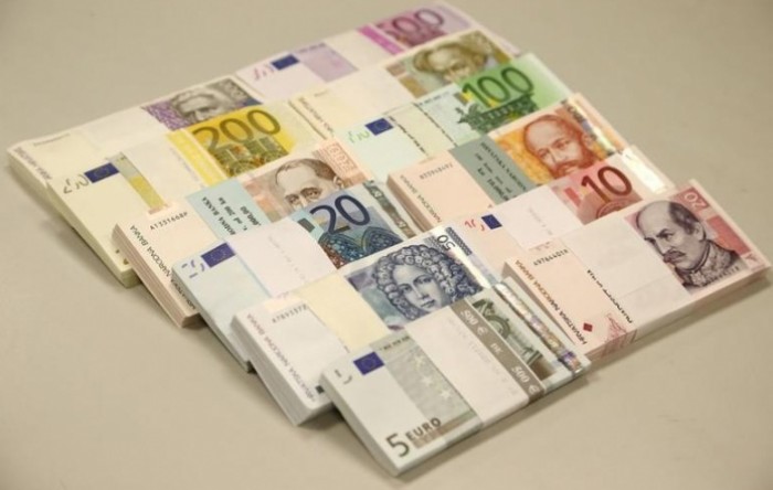 Kuna oslabila prema euru za 0,21 posto, srednji tečaj iznad 7,5 kuna