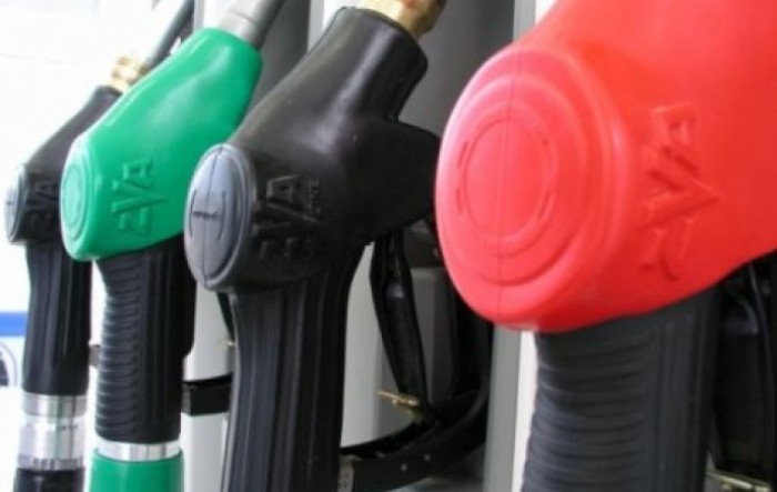Stručnjaci: Cijene goriva mogle bi padati još 10-ak posto