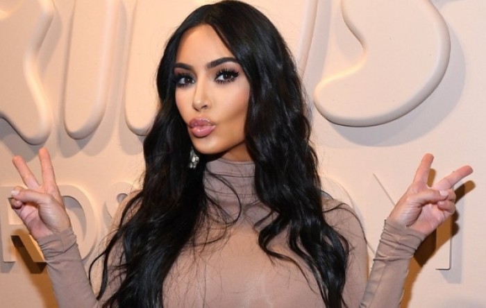 Kim Kardashian lansirala i u jednom danu prodala cijelu liniju maski za lice
