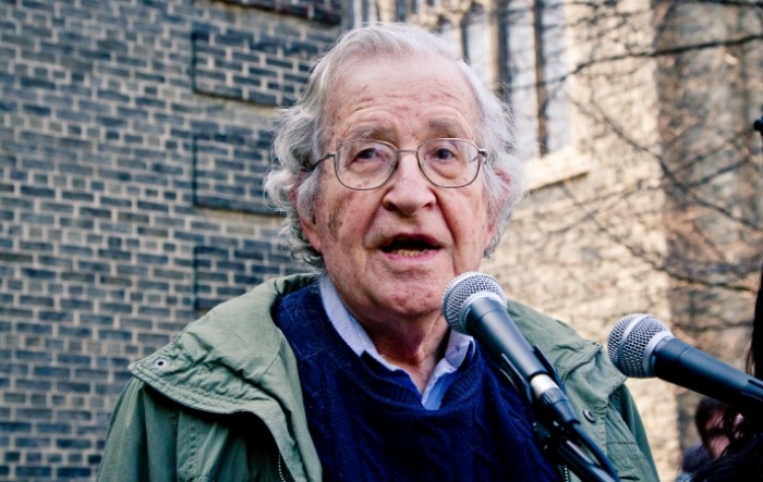 Chomsky: Pandemija se mogla spriječiti, ali to se nije željelo
