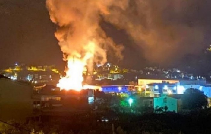 Ogroman požar u reciklažnom dvorištu u Splitu (VIDEO)