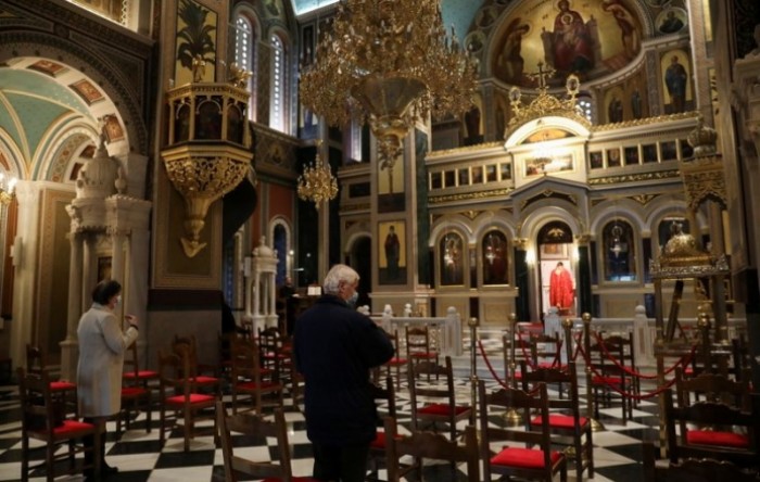 Grčka od vjernika traži da na ulazu u crkve pokažu negativan test na koronu