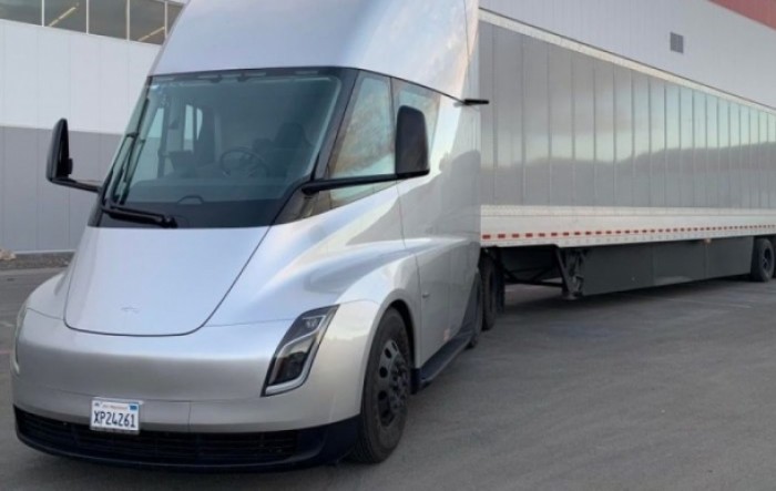 Kreće serijska proizvodnja električnog kamiona Tesla Semi