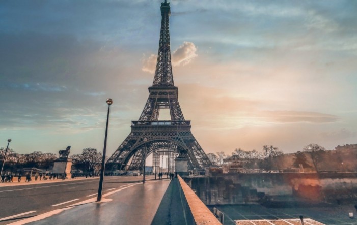 Nakon nekoliko mjeseci Eiffelov toranj otvara se 16. srpnja