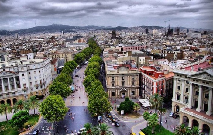 Broj inozemnih turista u Španjolskoj više nego prepolovljen u ožujku