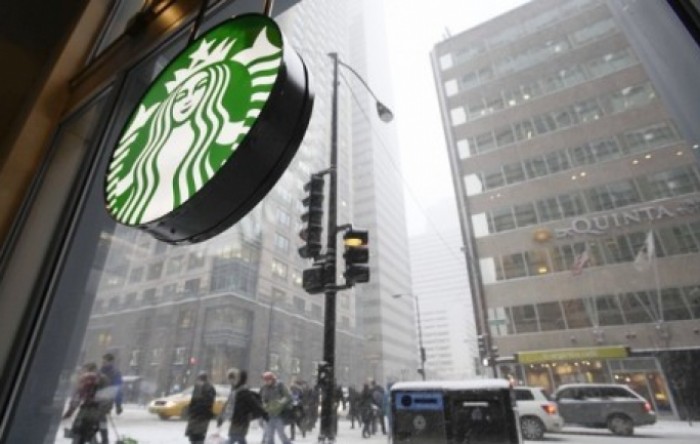 Starbucks zatvara većinu kafića u SAD-u i Kanadi