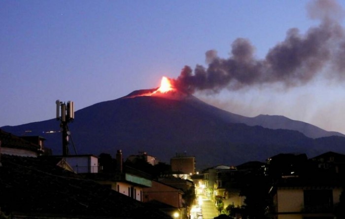 Sicilija: Etna erumpirala, zatvoren aerodrom u Cataniji