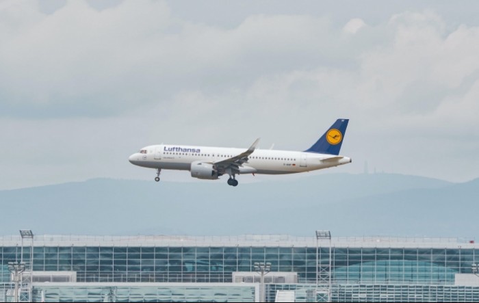 Lufthansa znatno poboljšava prognoze, promet se oporavlja
