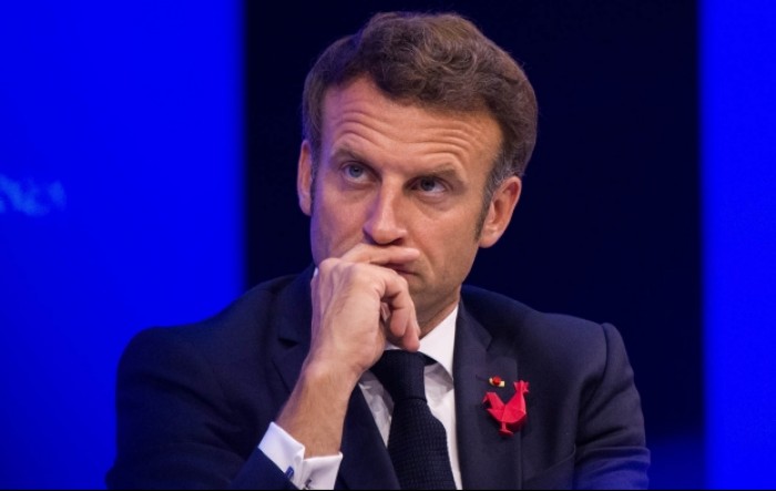 Macron razmišlja o blokadi društvenih mreža