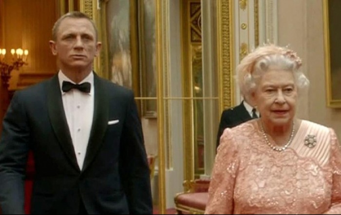 Daniel Craig: Sretan sam što sam radio s kraljicom Elizabetom
