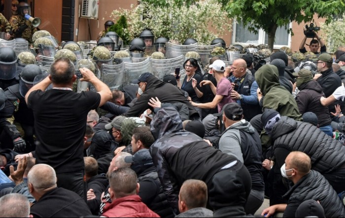 KFOR razbio protest u Zvečanu, veliki broj ranjenih