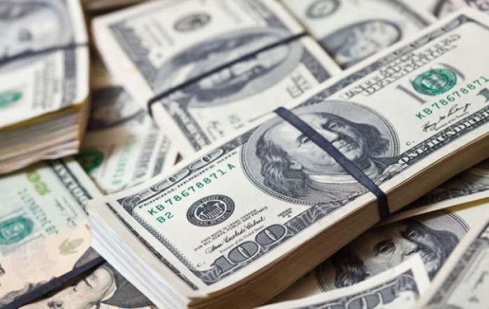 Dolar ojačao, trgovci fokusirani na američke potpore u koronakrizi