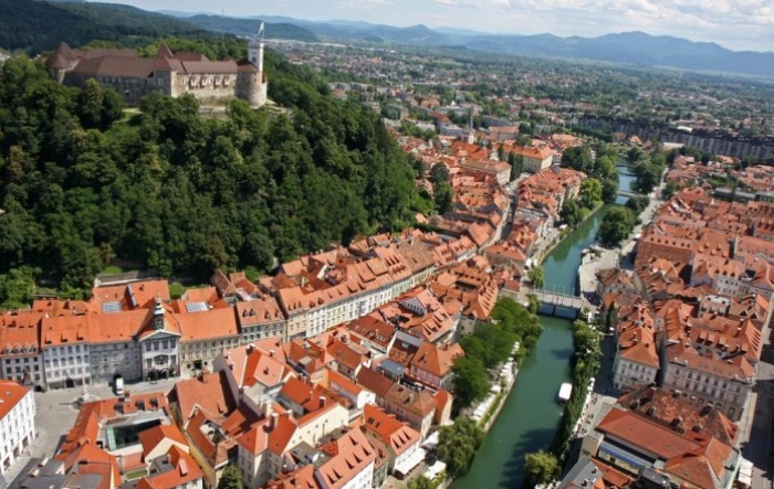 Slovenija u četvrtak nakon šest tjedana otvara granice općina
