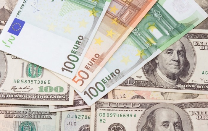Dolar stabilan pred nove pokazatelje iz SAD-a