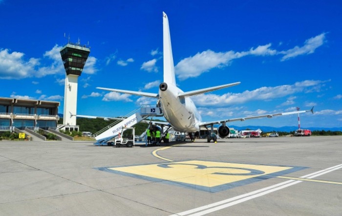 U zračnim lukama u sedam mjeseci 82,2 posto manje putnika