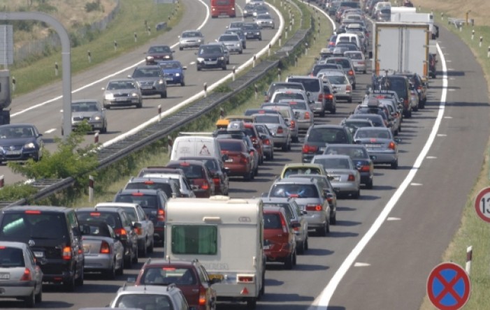 Autocestama za vikend prošlo 40 posto više vozila nego lani