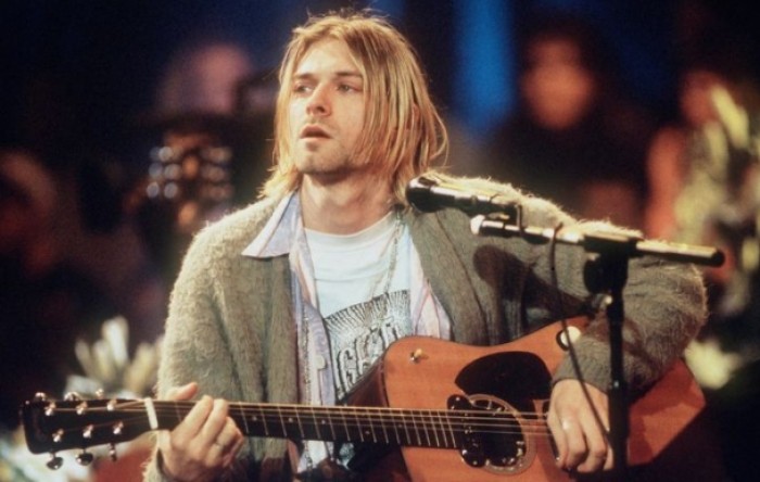 Akustična gitara Kurta Cobaina mogla bi biti prodana za više od milijun dolara