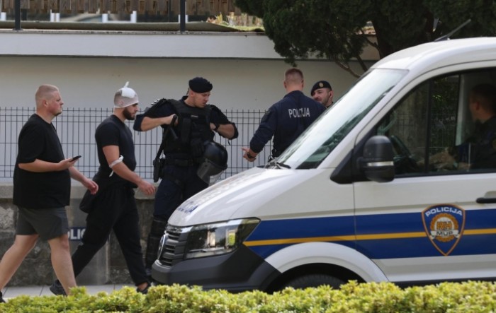 Cure prve snimke uhićenja u Splitu, opsadno stanje na Matejuški