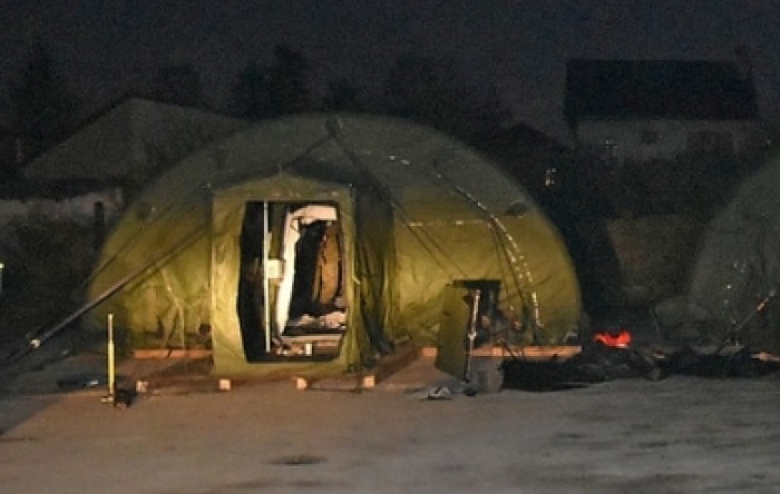 Prvi put u Hrvatskoj: Pacijenti u Varaždinu smješteni u šator