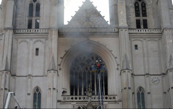 Požar u katedrali u Nantesu vjerojatno podmetnut (VIDEO)