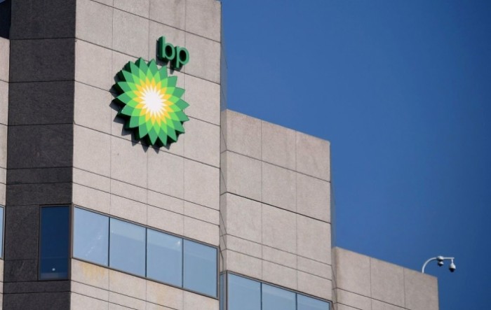 BP s rekordnim gubitkom, najavio ulaganja u zelene izvore energije