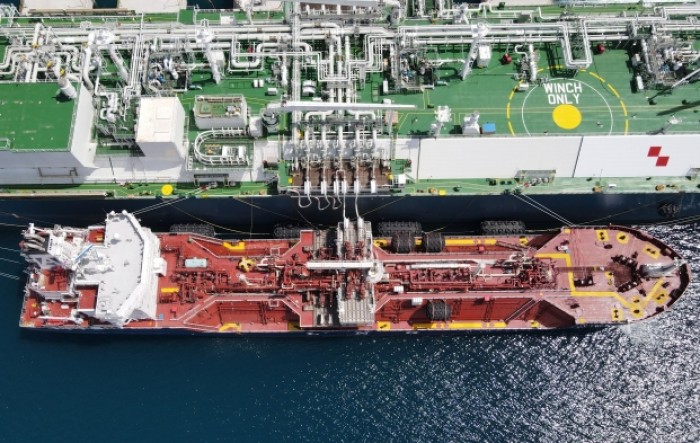 LNG Hrvatska: Na krčkom terminalu ponovni pretovar s FSRU broda na manji brod